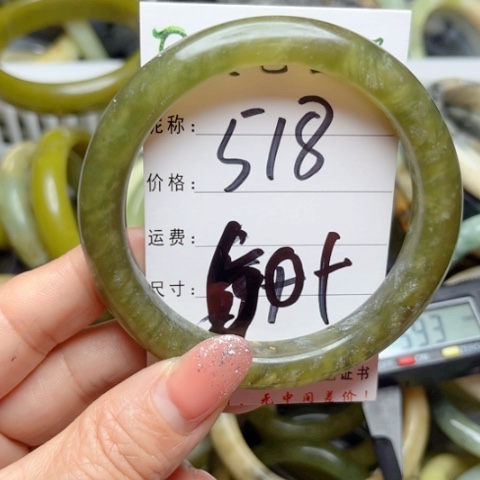 岫岩老玉（透闪石质玉）手镯未镶嵌