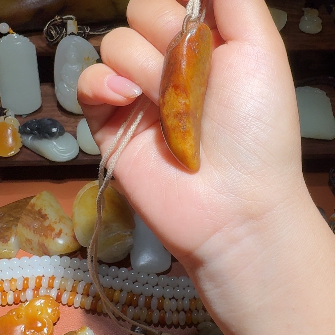 小***神和田玉未镶嵌车挂