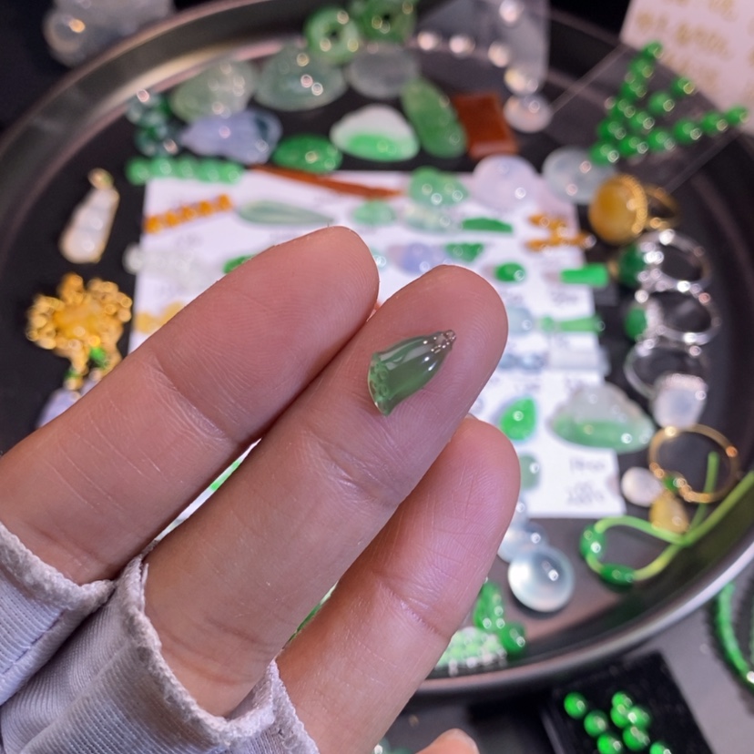 【闪购商品】翡翠挂件未镶嵌莲蓬