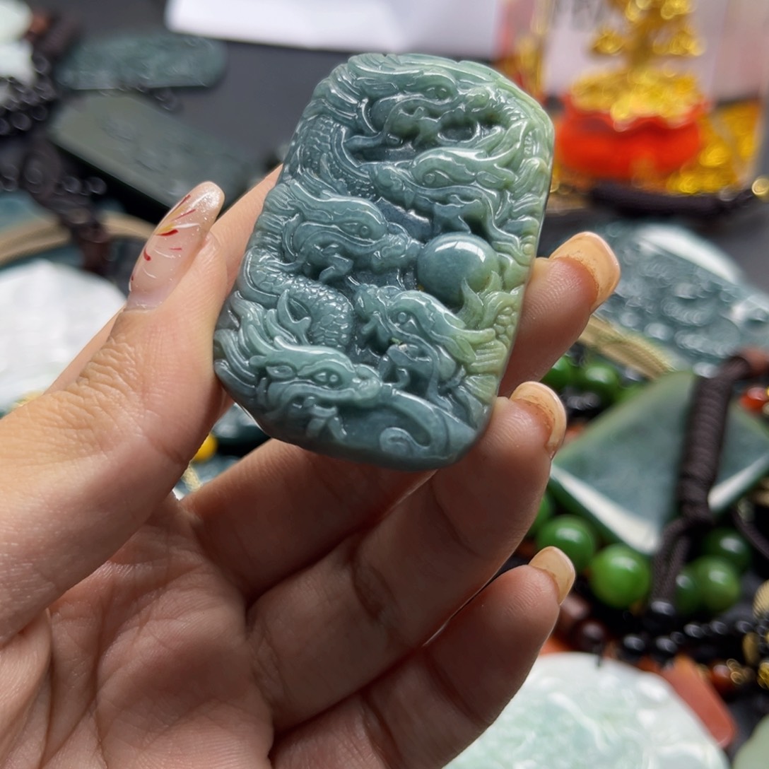 翡翠颈饰未镶嵌有***谓