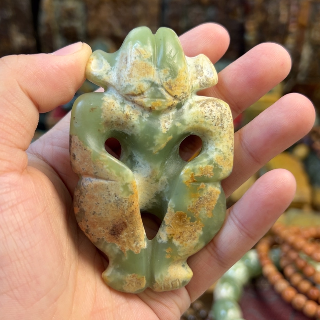 未镶嵌岫岩河磨玉（透闪石质玉）把件