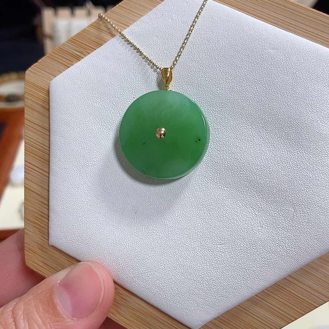 和田玉吊坠(赠链)18K金镶嵌