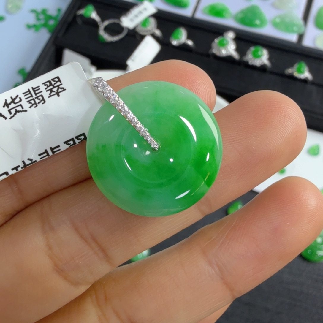 翡翠吊坠(不含链)18K金镶嵌平安扣