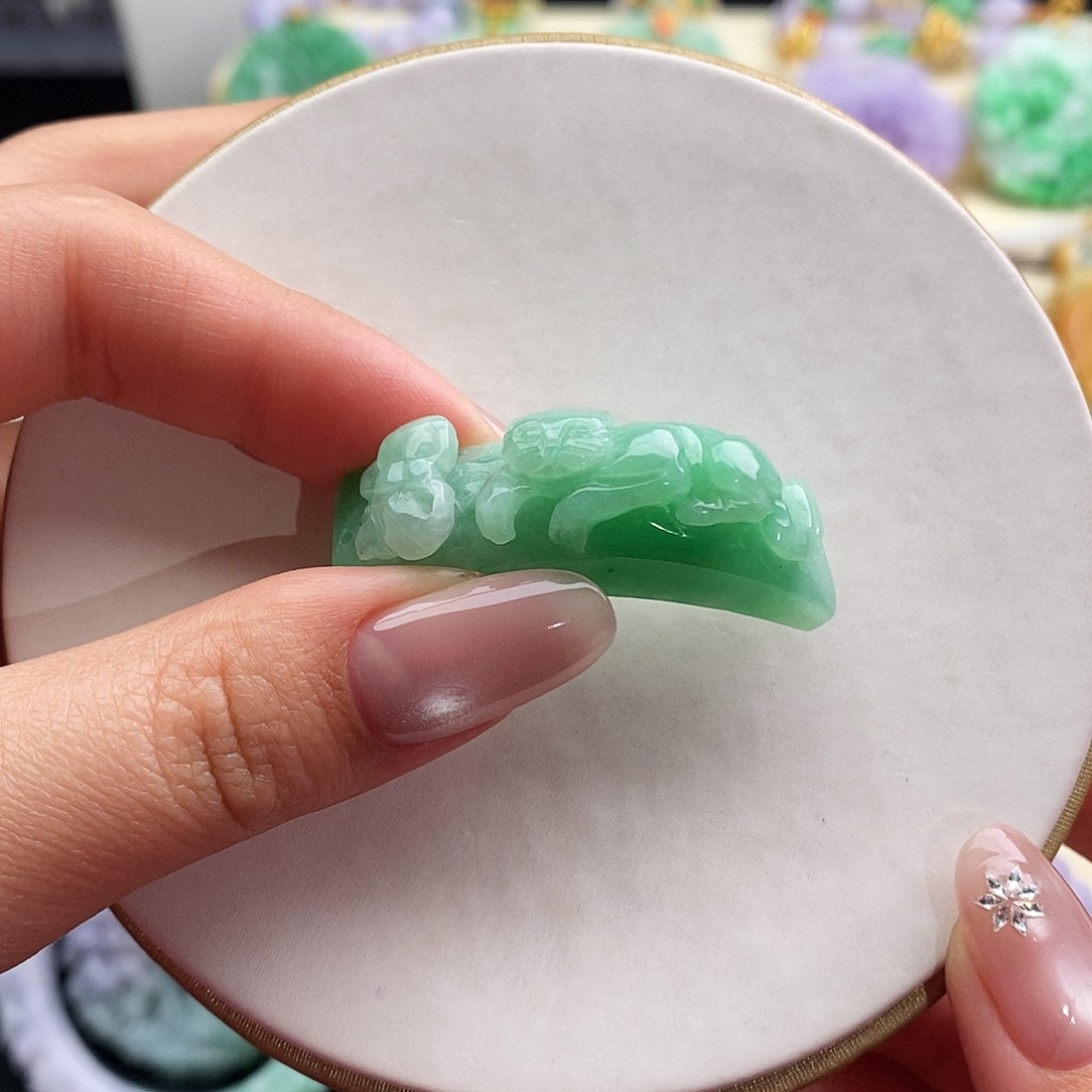 翡翠未镶嵌手镯手牌