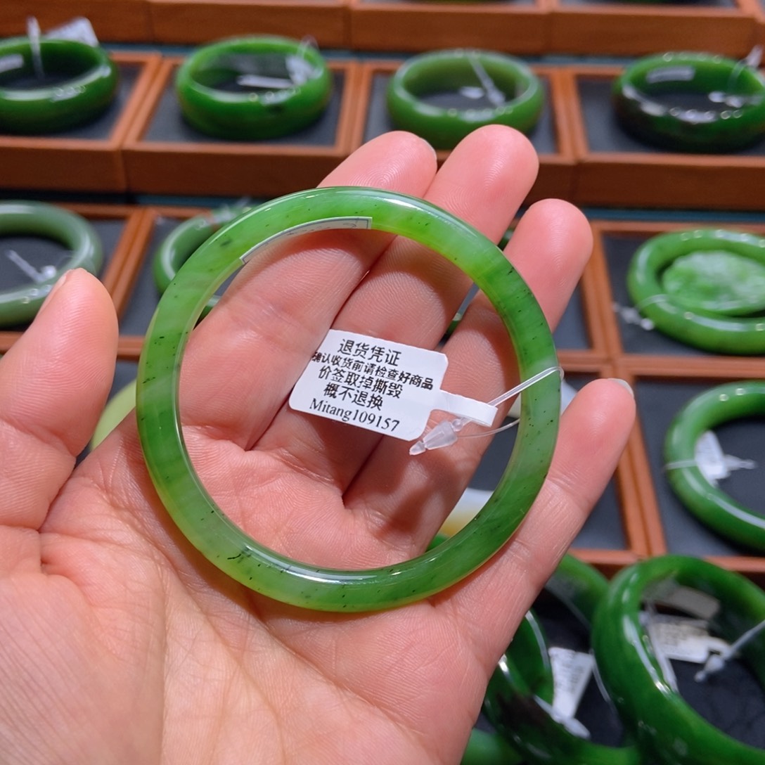 和田玉（碧玉）未镶嵌手镯乌兰海苹果绿55