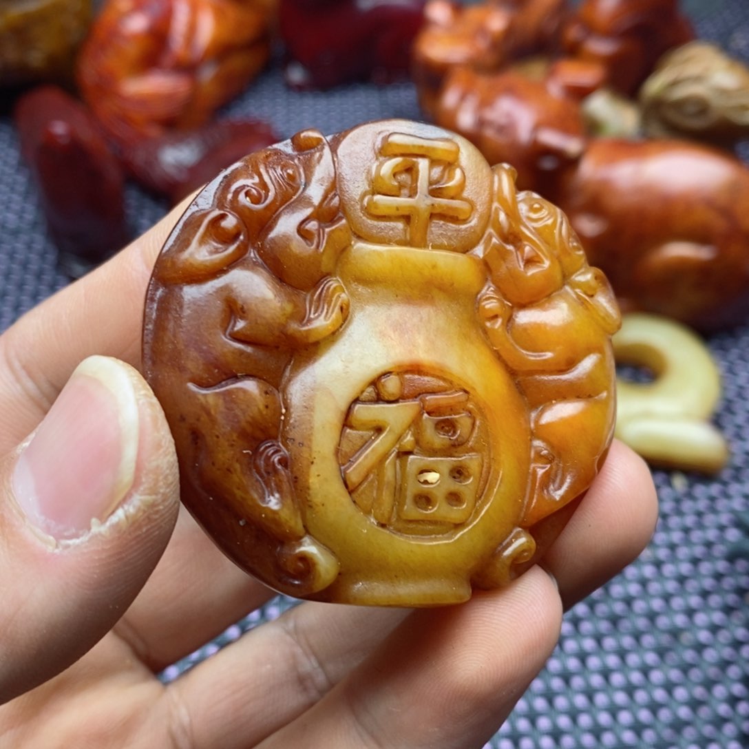 蛇纹石玉颈饰未镶嵌