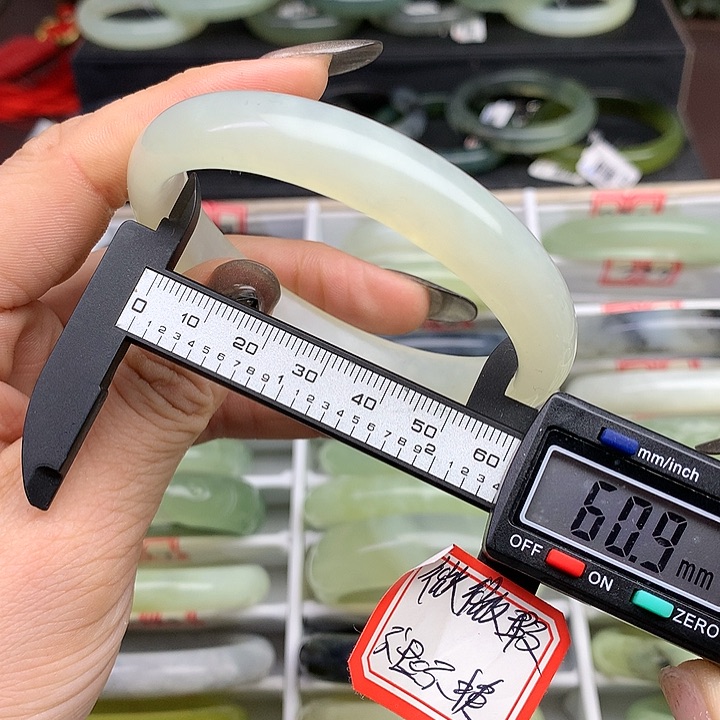 蛇纹石玉手镯未镶嵌799