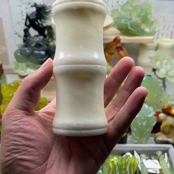 蛇纹石玉未镶嵌四大名玉笔筒