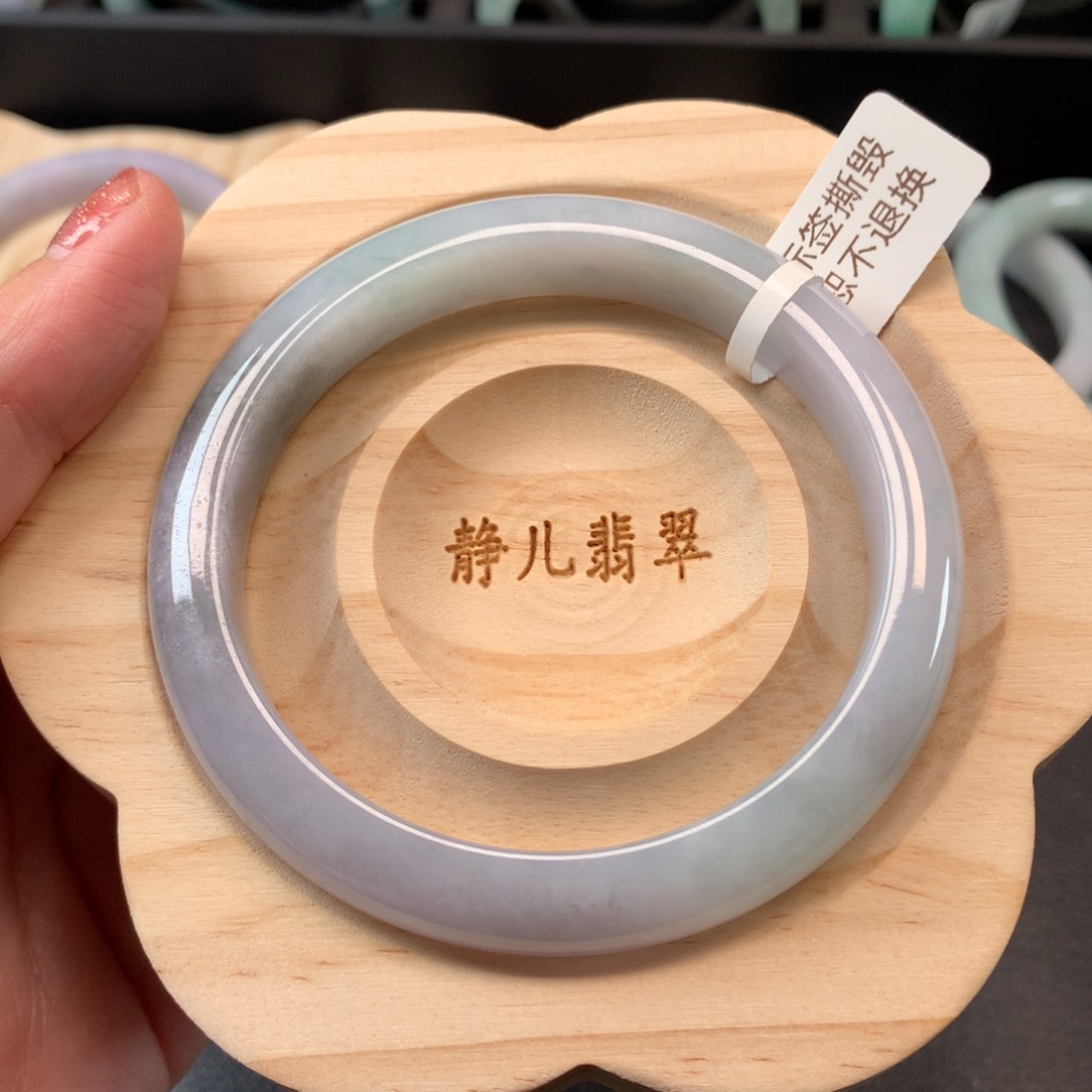 翡翠手镯未镶嵌60圈口