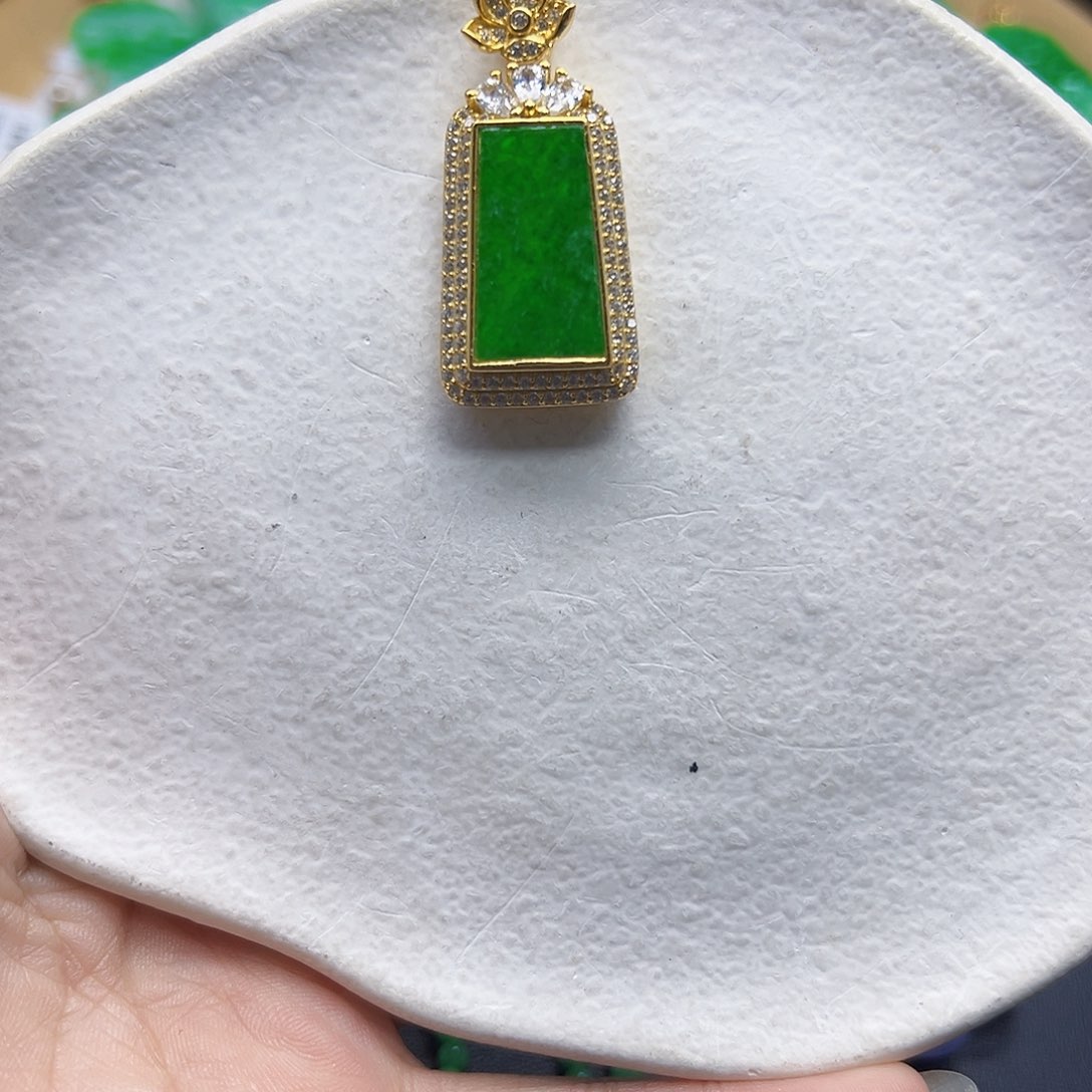 翡翠颈饰银S925镶嵌天然缅料A货