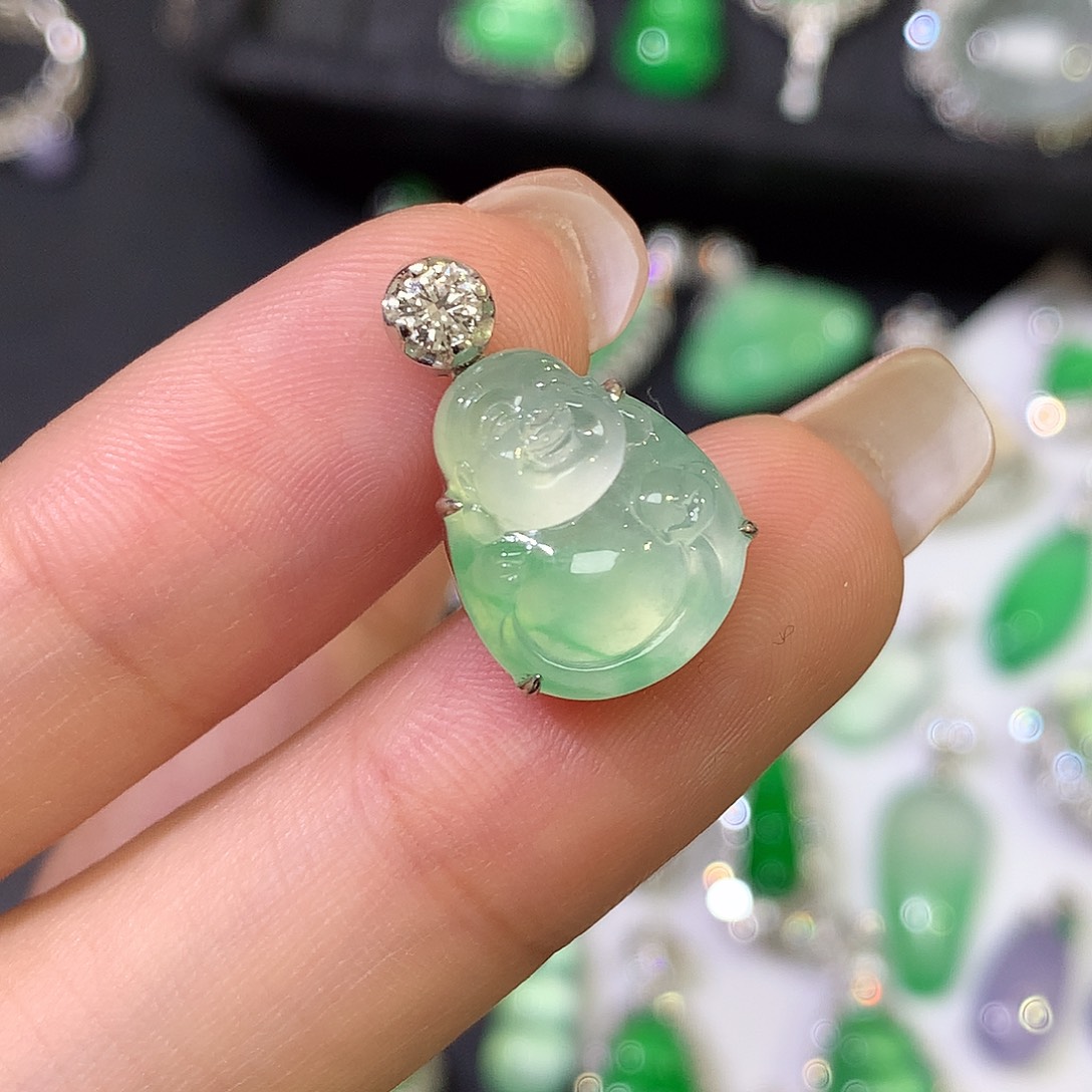 颈饰18K金镶嵌翡翠