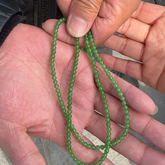 和田玉颈饰未镶嵌卡4无黑点色标苹果绿乌兰海