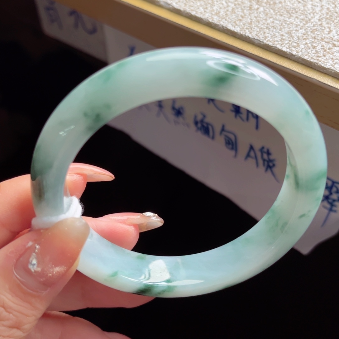 翡翠未镶嵌手镯手镯