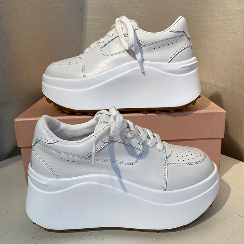 9cm小白鞋女2025新款超跟高百搭真皮小个子增高休闲厚底松糕鞋潮