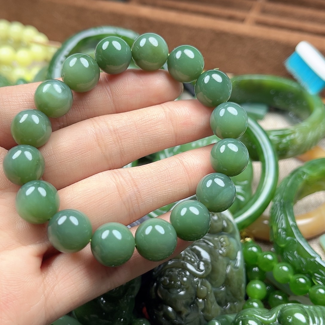 朱***饭和田玉（碧玉）未镶嵌手串