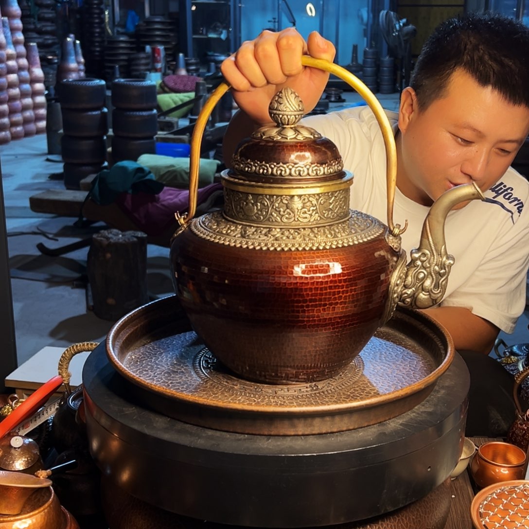 狭***逢藏式风格烧水壶。     