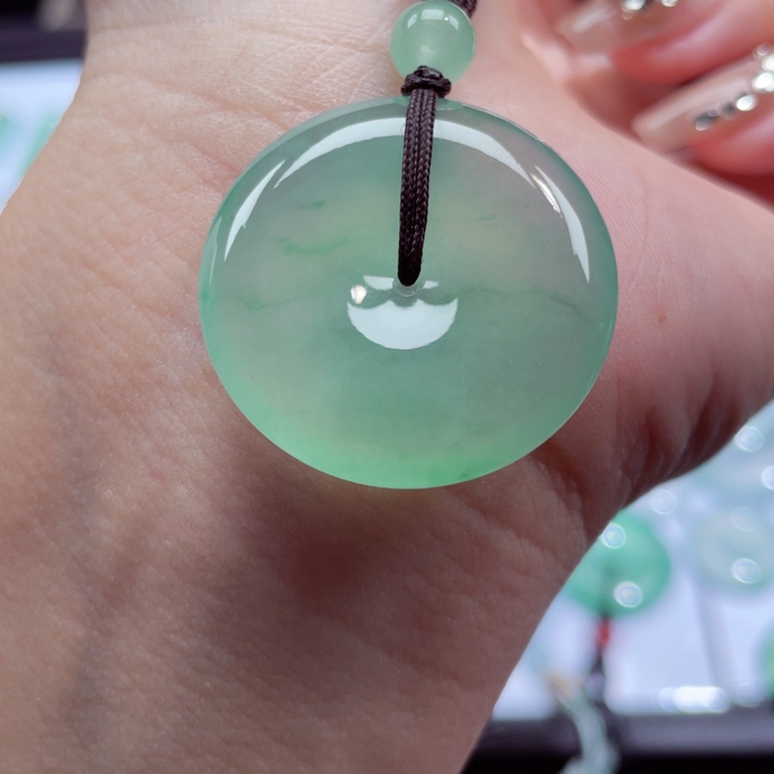 颈饰未镶嵌翡翠平安扣