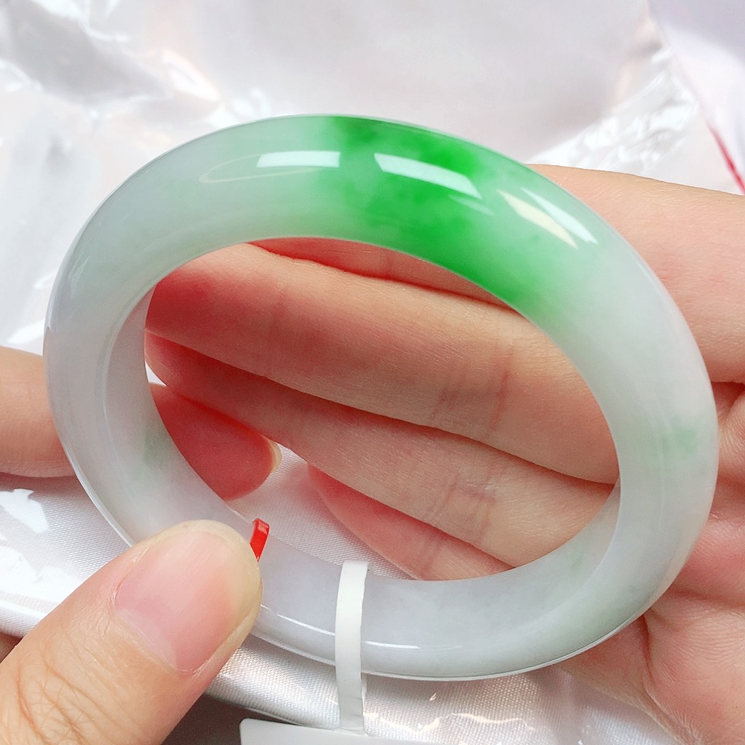 翡翠手镯未镶嵌抖音714