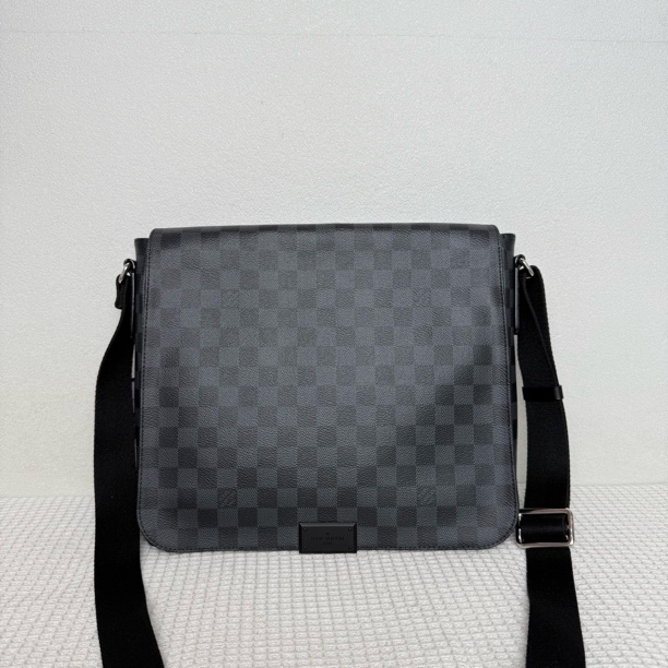 99新 LouisVuitton/路易威登 5413/时尚经典黑棋盘格中号邮差包