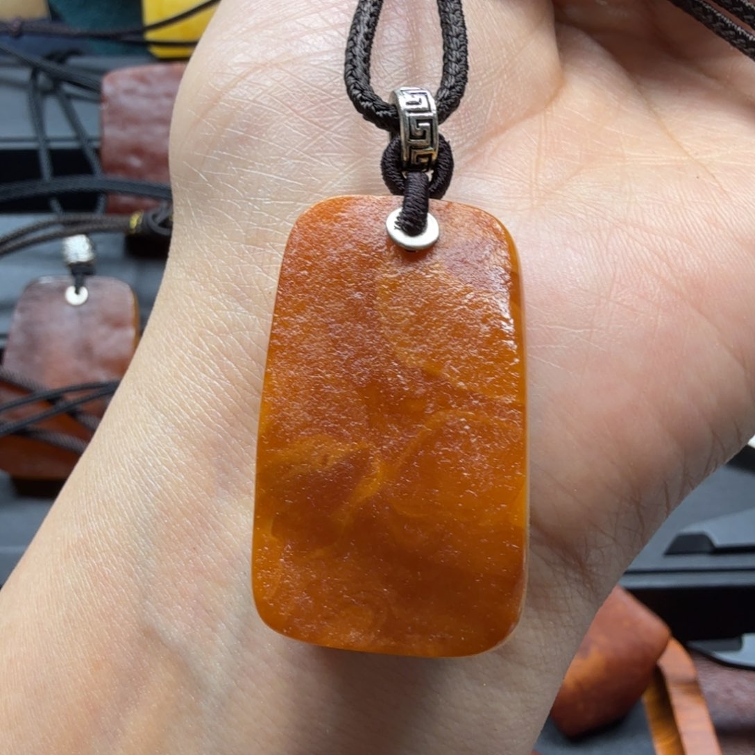 未镶嵌吊坠(赠链)琥珀
