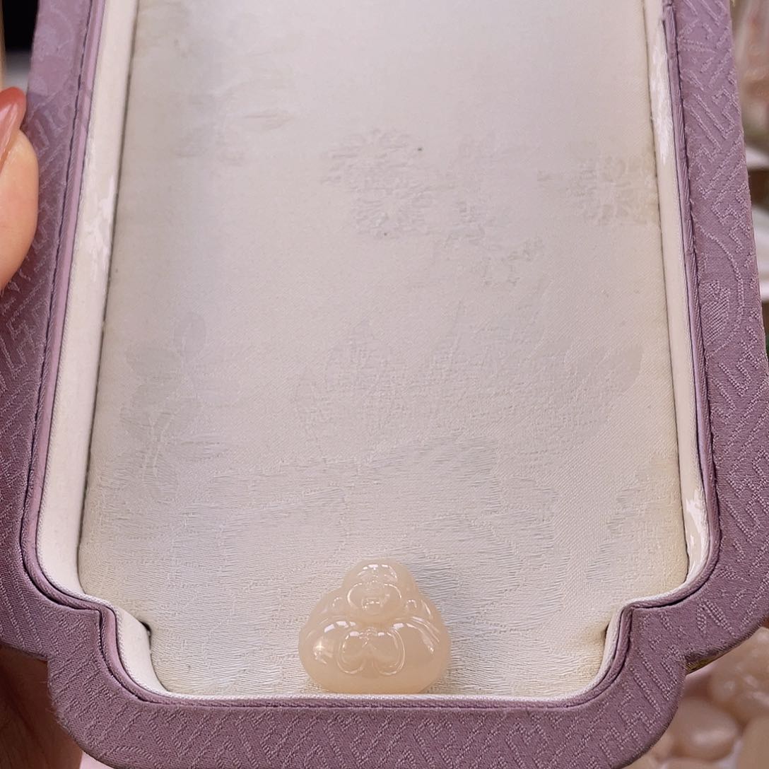 和田玉吊坠(不含链)未镶嵌藕粉抱抱佛