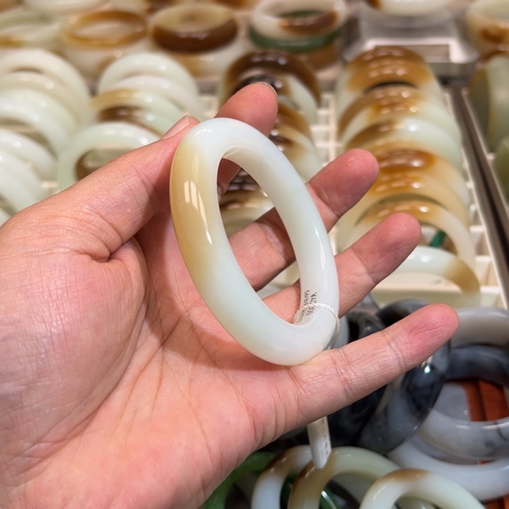 和田玉（糖玉）手镯未镶嵌