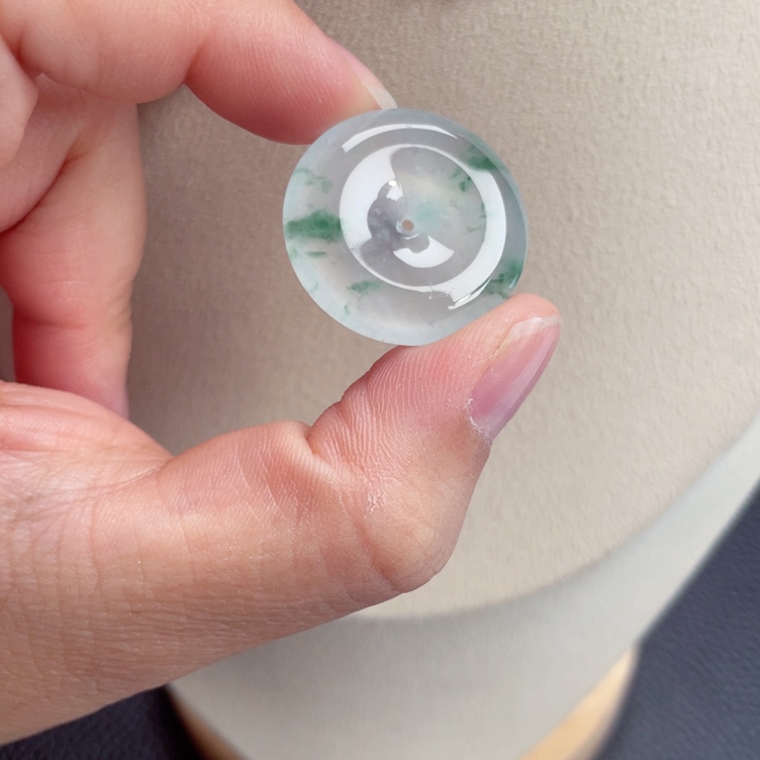 颈饰未镶嵌翡翠平安扣