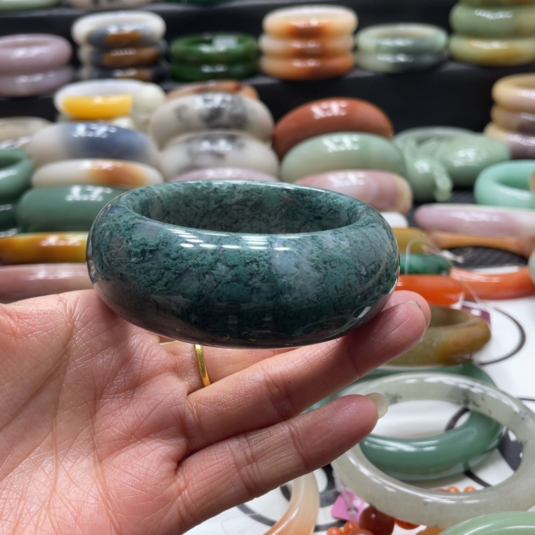 石英岩玉未镶嵌手镯