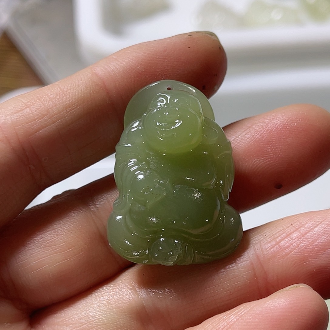 石英质玉颈饰未镶嵌好****家