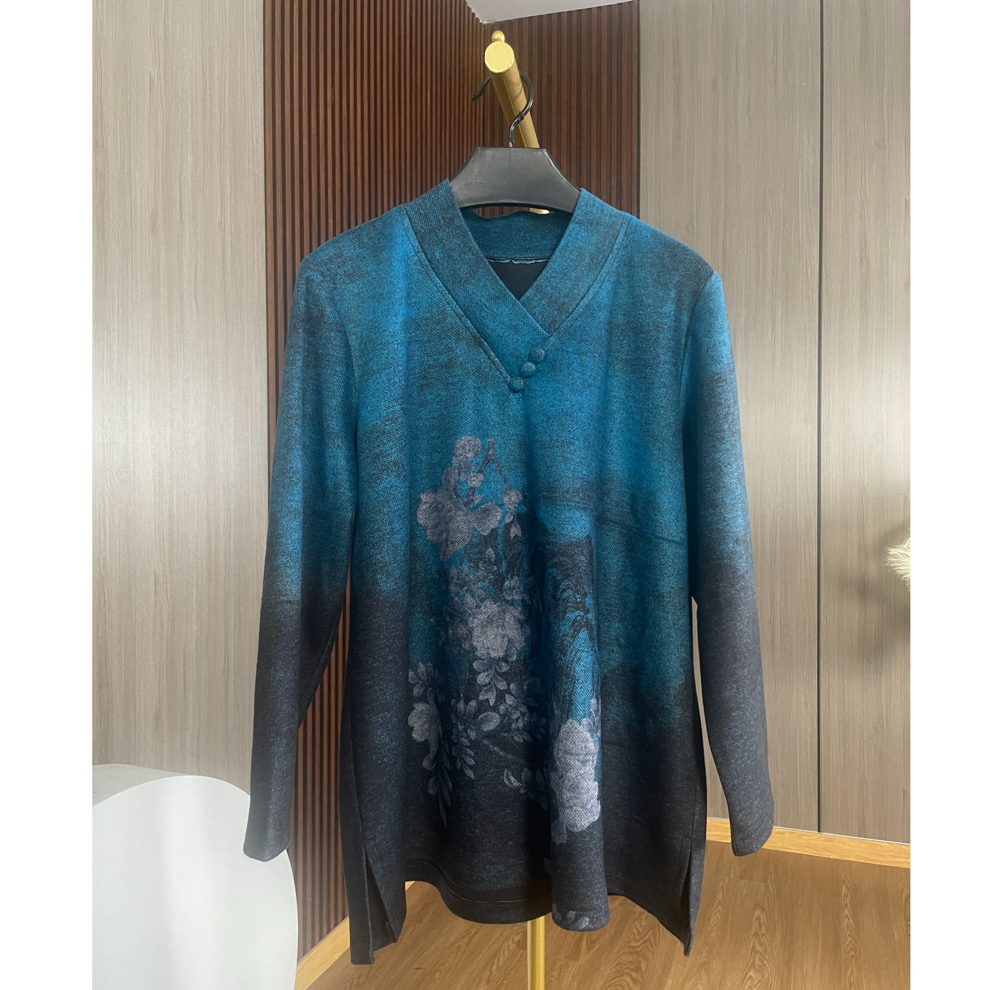 2024冬季打底衫蓝色渐变典雅贵气