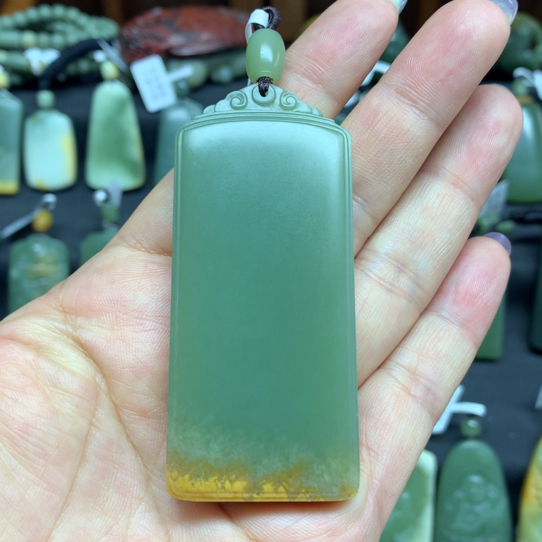 岫岩河磨玉（透闪石质玉）颈饰未镶嵌