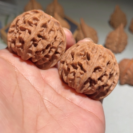 文玩核桃吊坠苹果