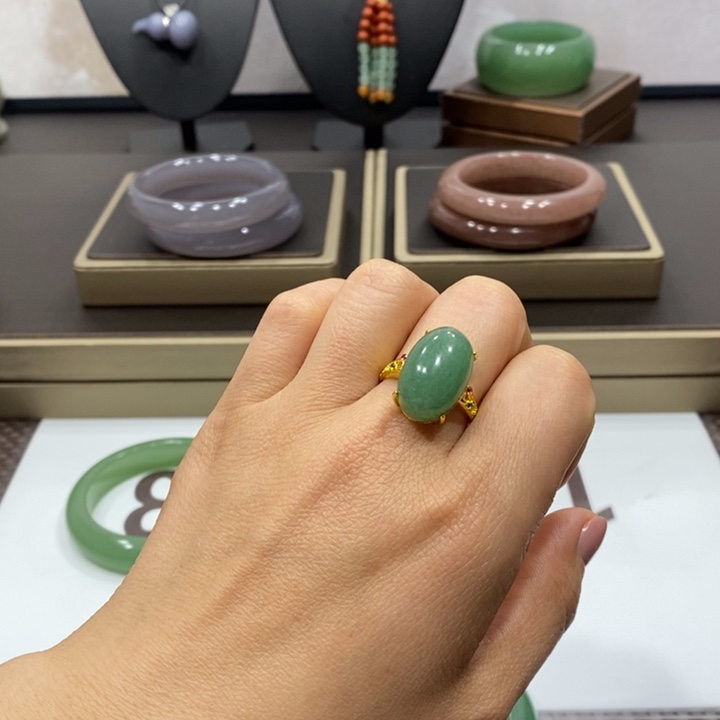 东陵石手镯未镶嵌