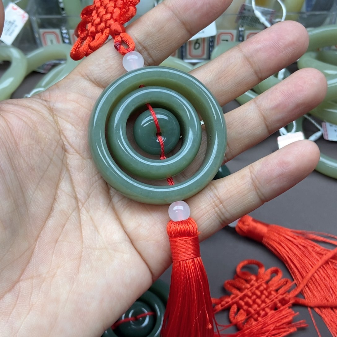 和田玉吊坠(不含链)未镶嵌余****