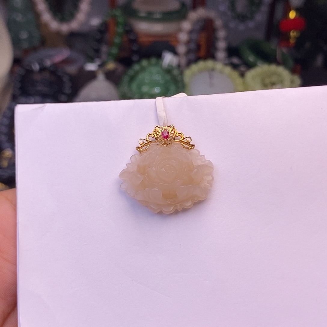 和田玉藕粉特细料红粉金镶牡丹花未镶嵌
