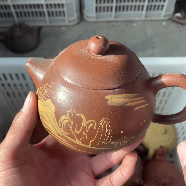 老厂紫砂壶一件。