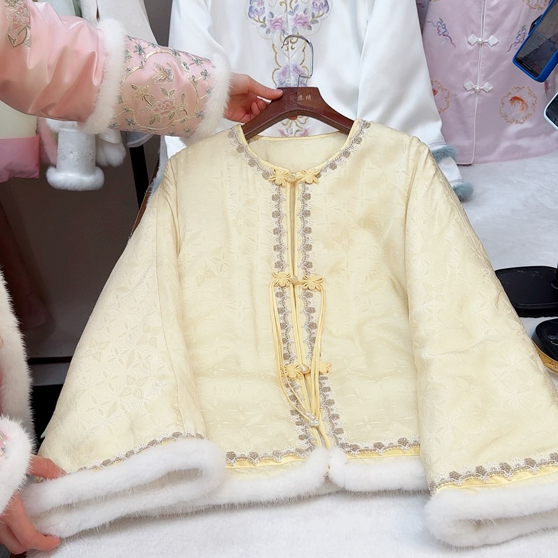 刺绣真丝正绢黄色棉服