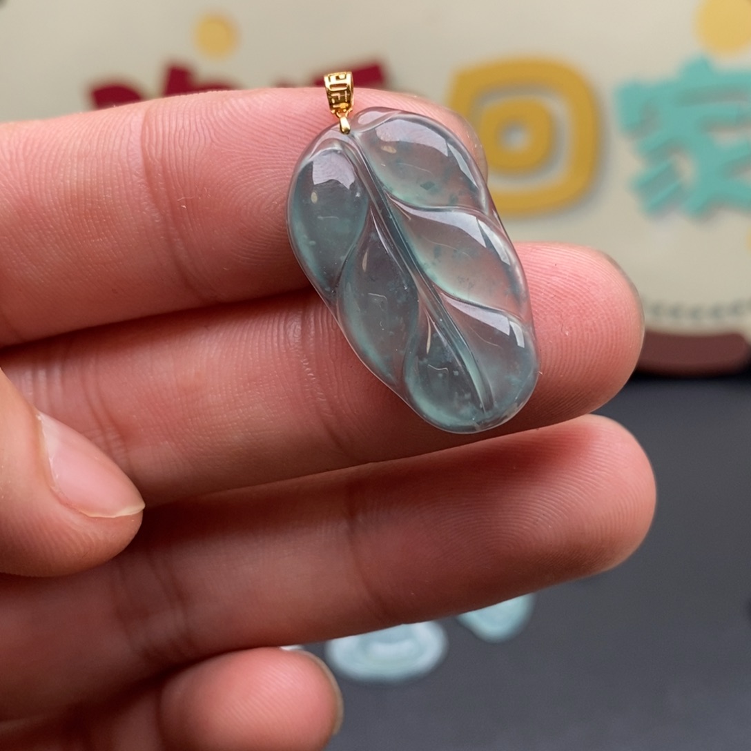 颈饰18K金镶嵌翡翠