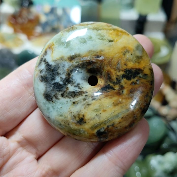 岫玉未镶嵌平安扣