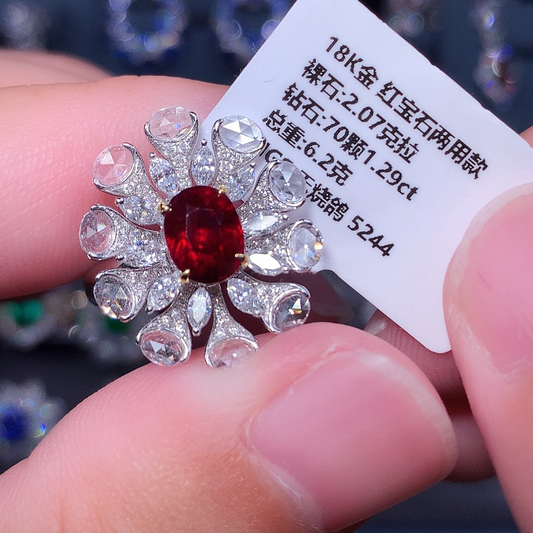 红宝石戒指18K金镶嵌