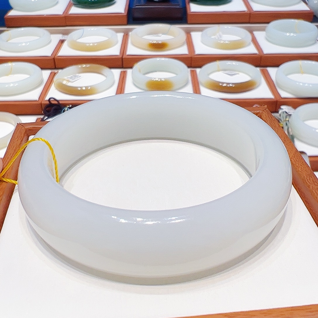 和田玉未镶嵌手镯羊脂白玉