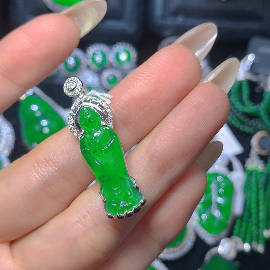 翡翠颈饰银S925镶嵌翡翠