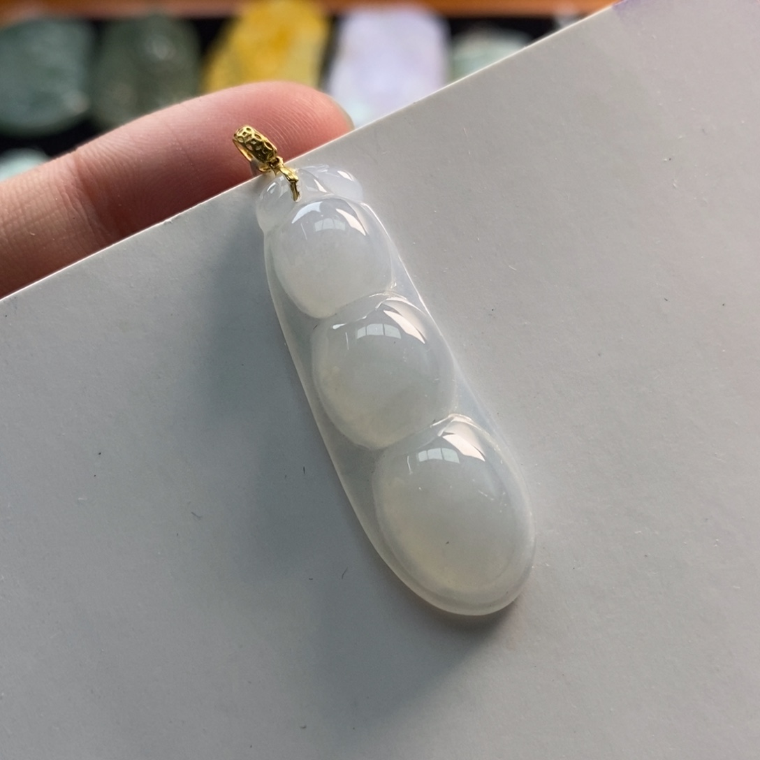 翡翠颈饰未镶嵌福豆