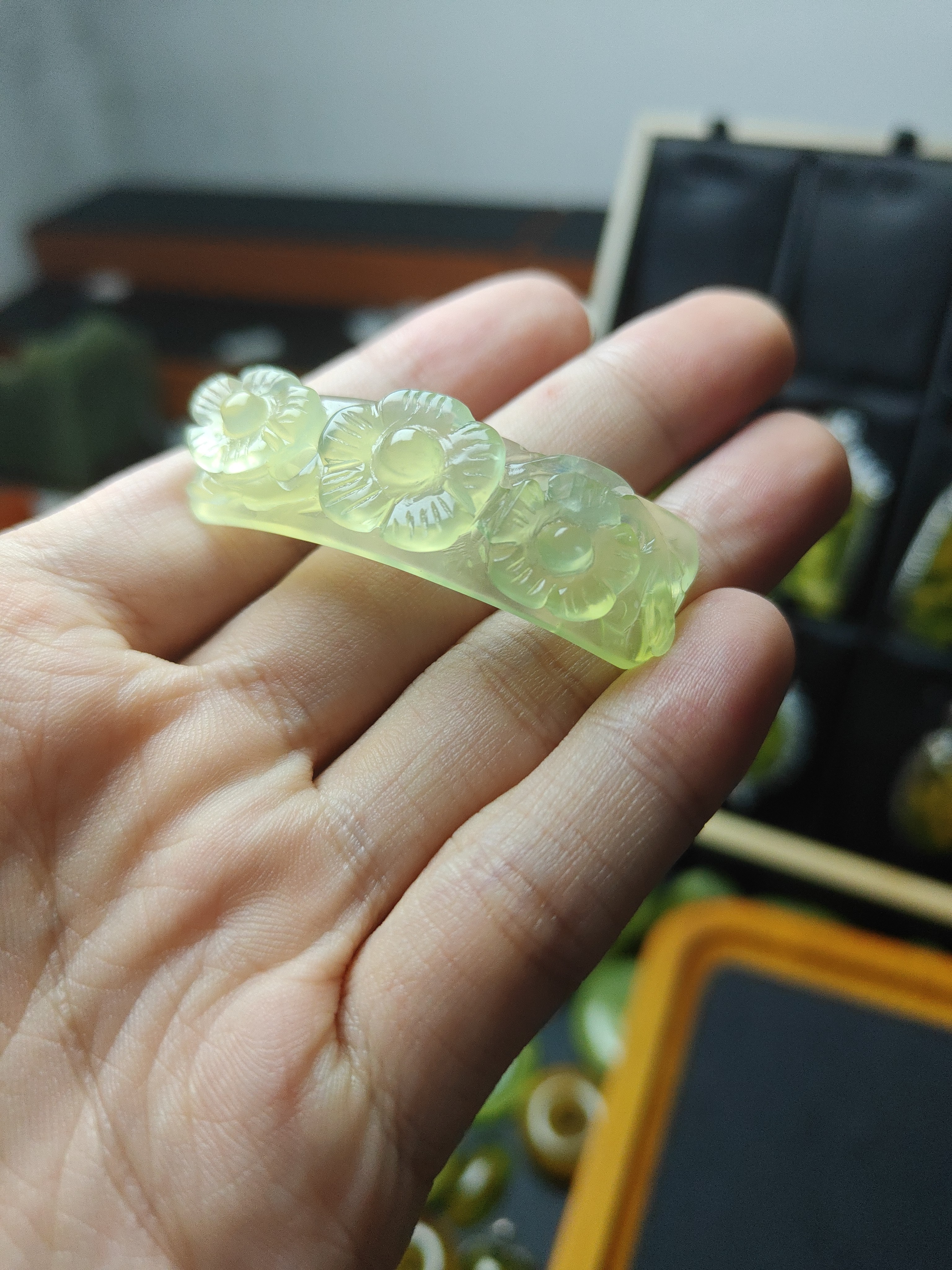 岫玉手牌全手工雕刻梅花