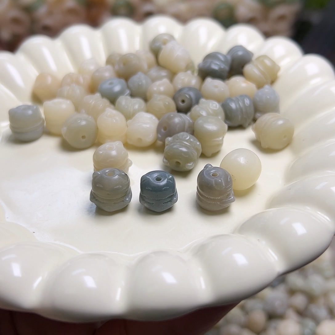 白玉菩提吊坠10颗蓝猫