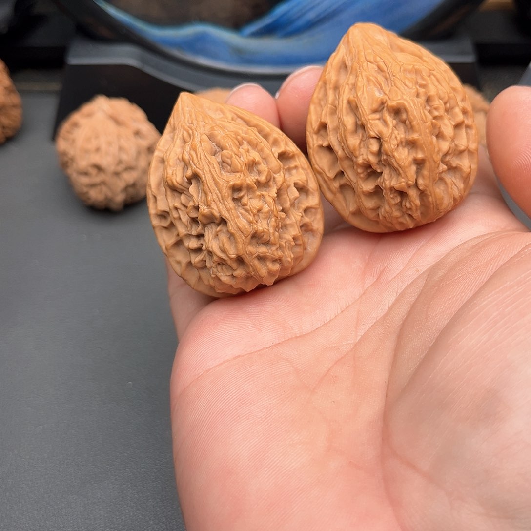 文玩核桃吊坠鸡心