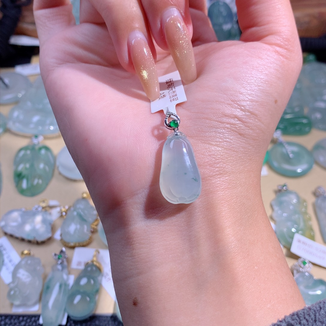 翡翠吊坠(不含链)18K金镶嵌