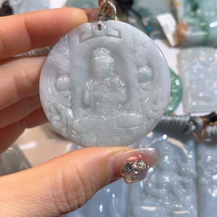 翡翠颈饰未镶嵌翡翠