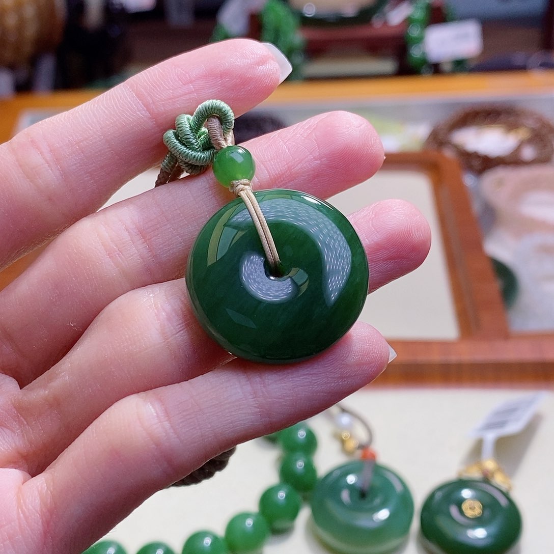 和田玉未镶嵌颈饰H****奥碧玉平安扣吊坠