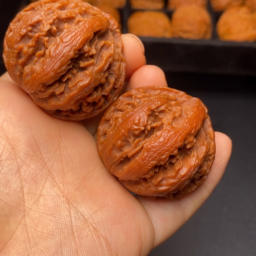 文玩核桃把件秦岭野生核桃